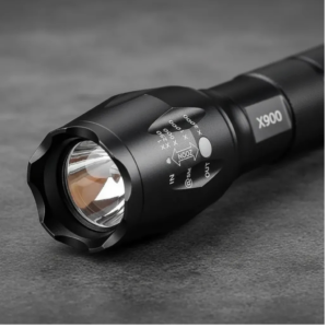 Lanterna Tática Militar X900 LED Zoom Recarregável - 800 Lumens